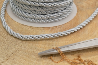 κορδονι τρικλωνο 5mm*20m 023 ασημι