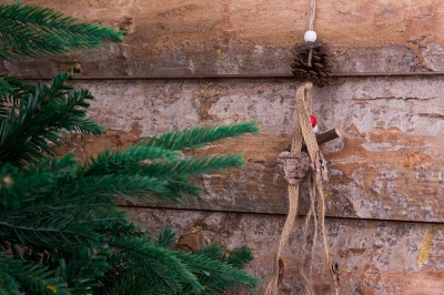 χρ.στολιδι κουκουναρι αστερια απο φλοιο κρεμαστο