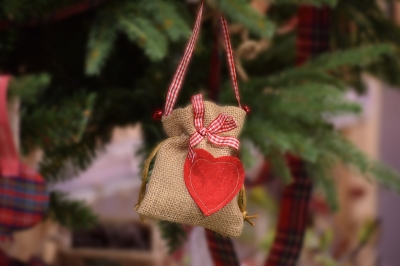 πουγκι-τσαντακι χρ. καρδια με χερουλι και κουδουνακια 10*12cm